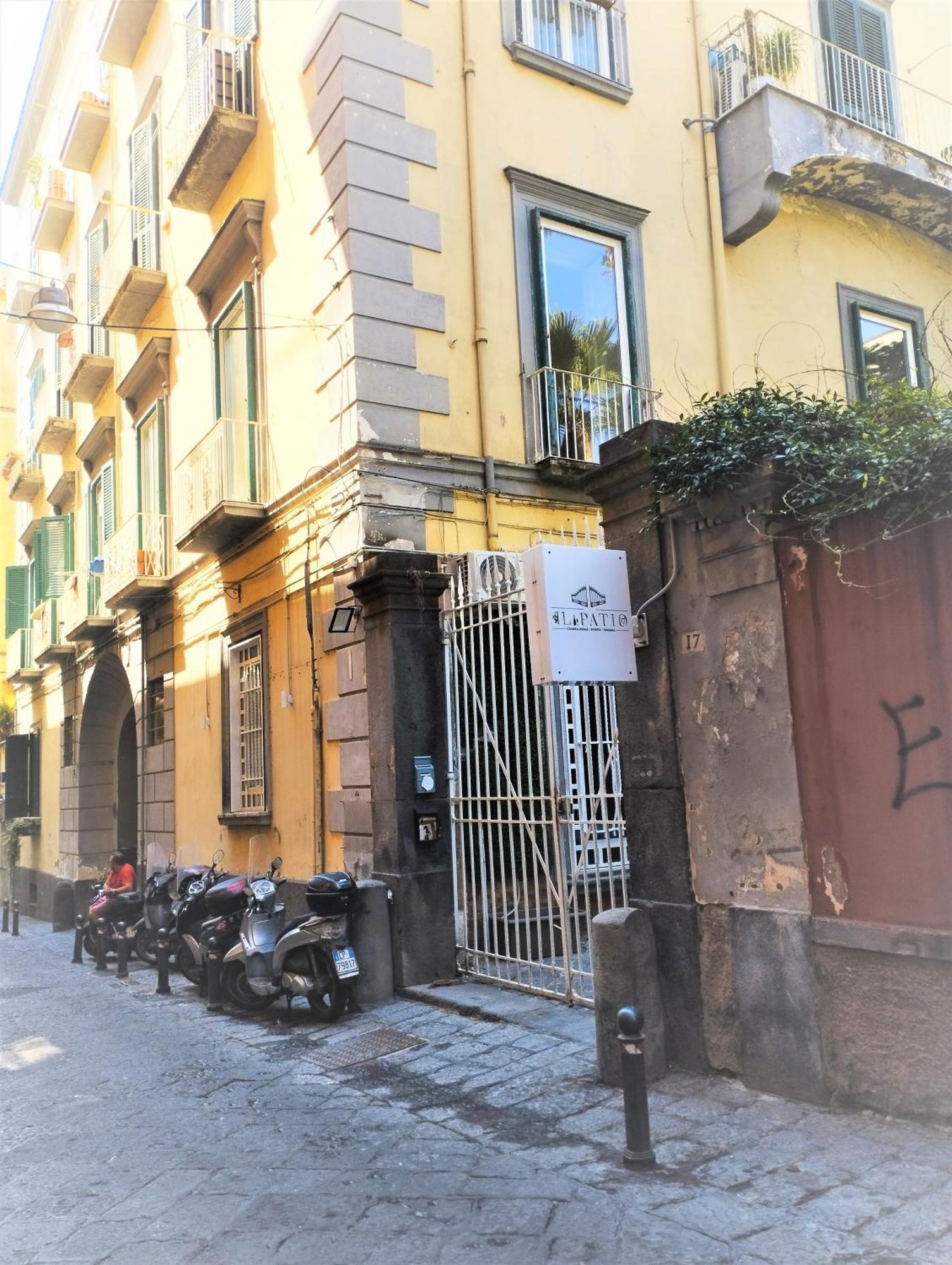 Residence E Appartamenti Bausan ナポリ エクステリア 写真